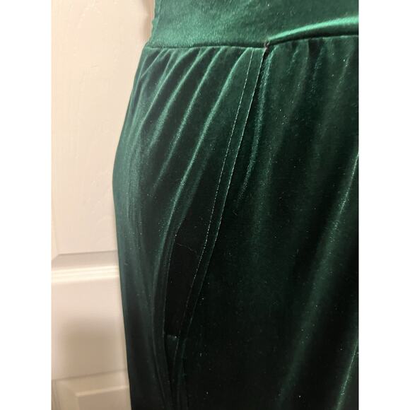 Windsor Woman’s Medium Green Plung Neck Velvet Maxi Dress Criss Cross Open Back - Picture 7 of 13